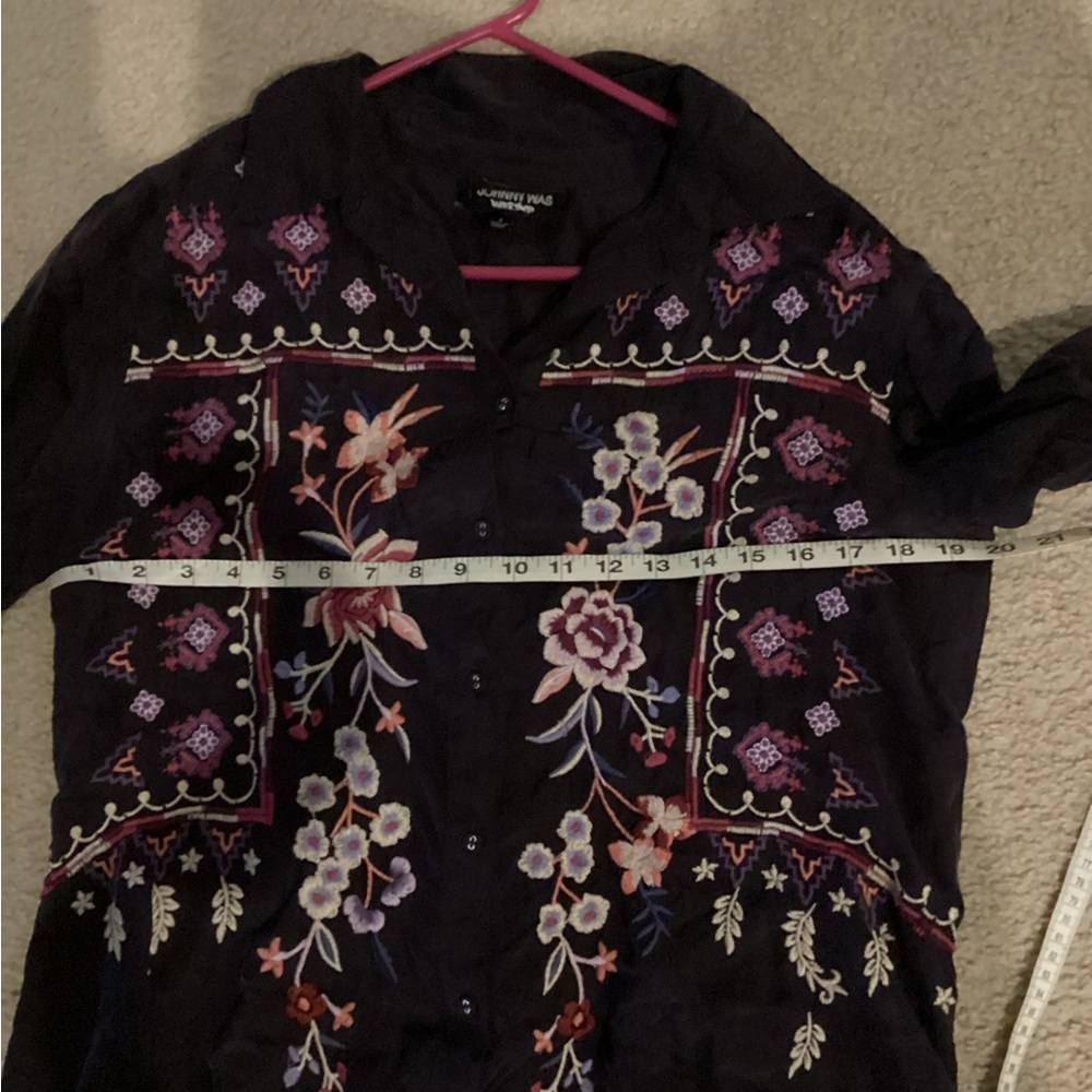 Johnny was shirt small - Picture 6 of 6